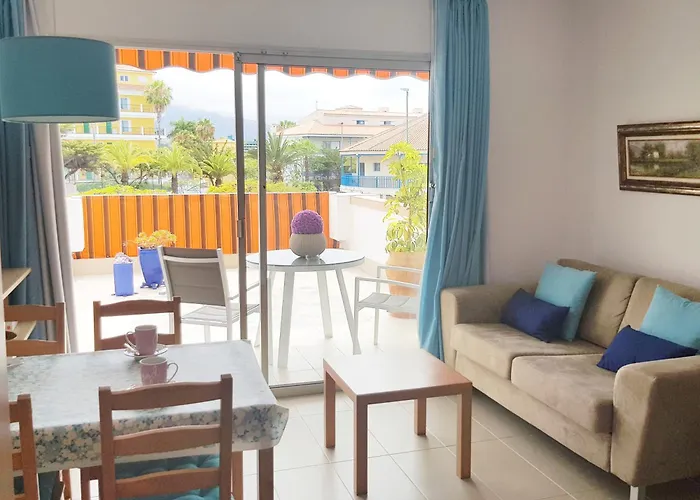 Bonito estudio con soleada terraza,piscina y WIFI gratis By TheOceanRentals